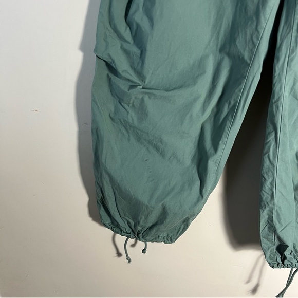 ARITZIA TNA Bel Air Oversized Pant in Dark Spruce Green Size Large Lightweight - Picture 7 of 15